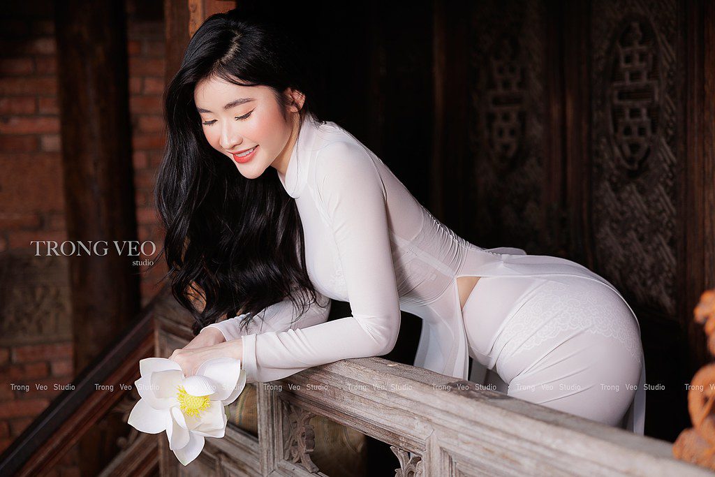 ao dai trang quan lot ren