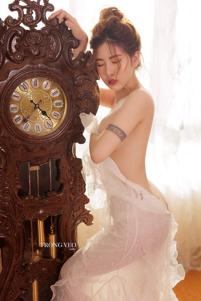 gai xinh thieu vai khoe mong 14