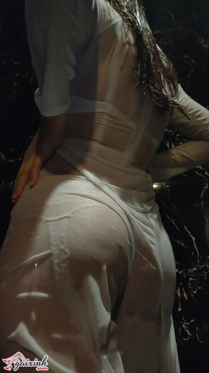 áo dài trắng ướt