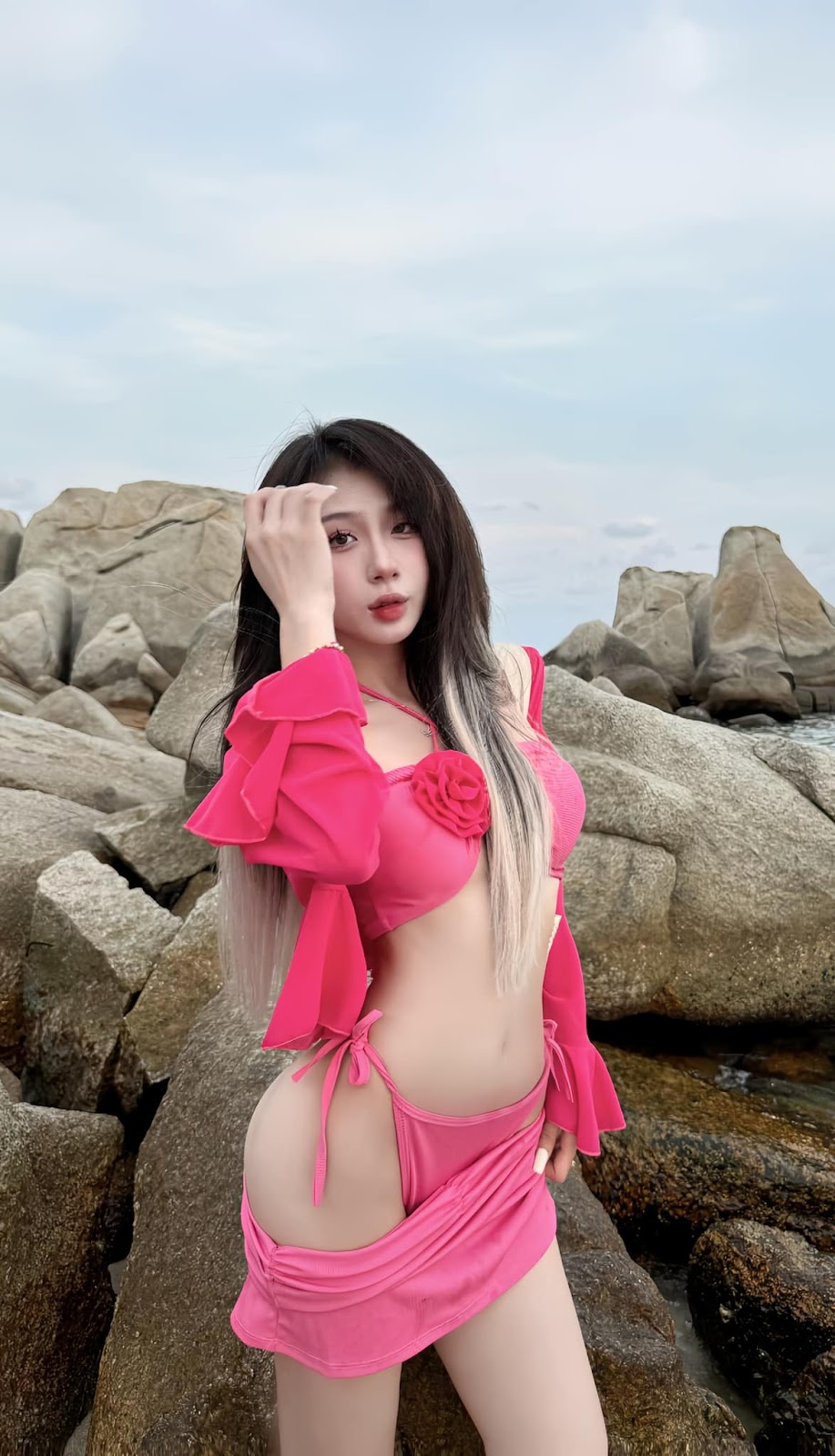 anh-bui-thi-quynh-huong-mac-bikini-tao-dang-quyen-ru