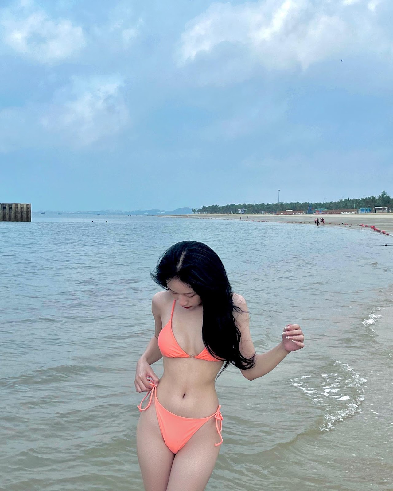 anh-hoang-lan-anh-mac-bikini-khoe-dang-quyen-ru-tren-bien