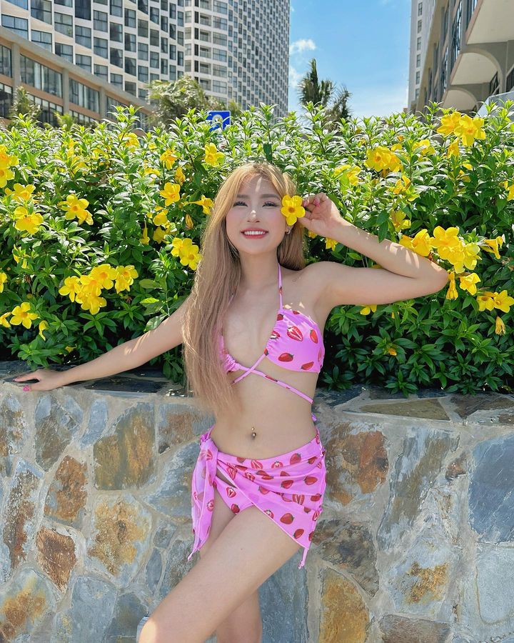 anh-ngo-ngoc-hoa-mac-bikini-tao-dang-quyen-ru