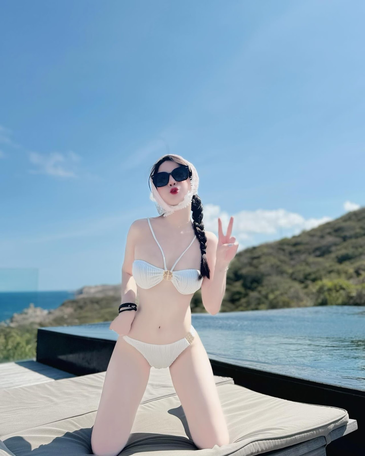 anh-van-choe-mac-bikini-sexy-chup-hinh-cuc-ngon