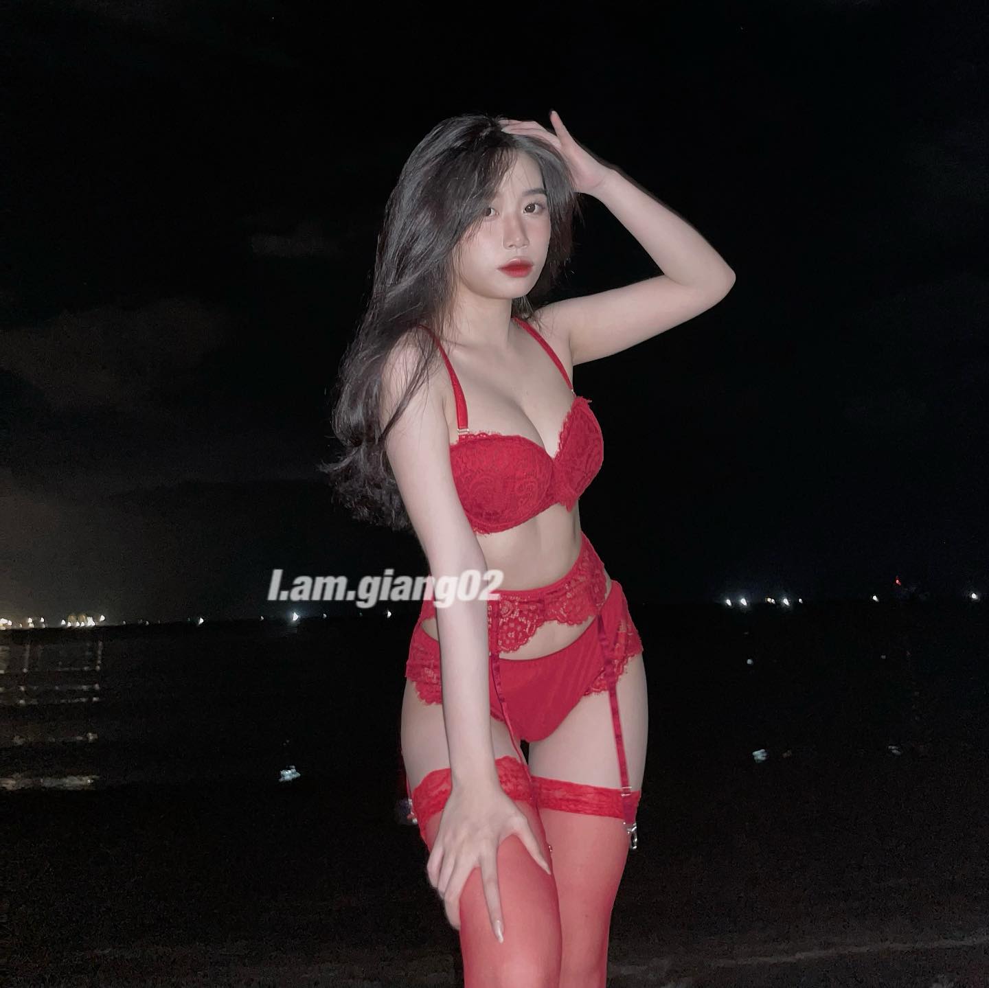 anh-tra-giang-lo-clip-18-mac-bikini-sexy-chup-hinh-goi-cam