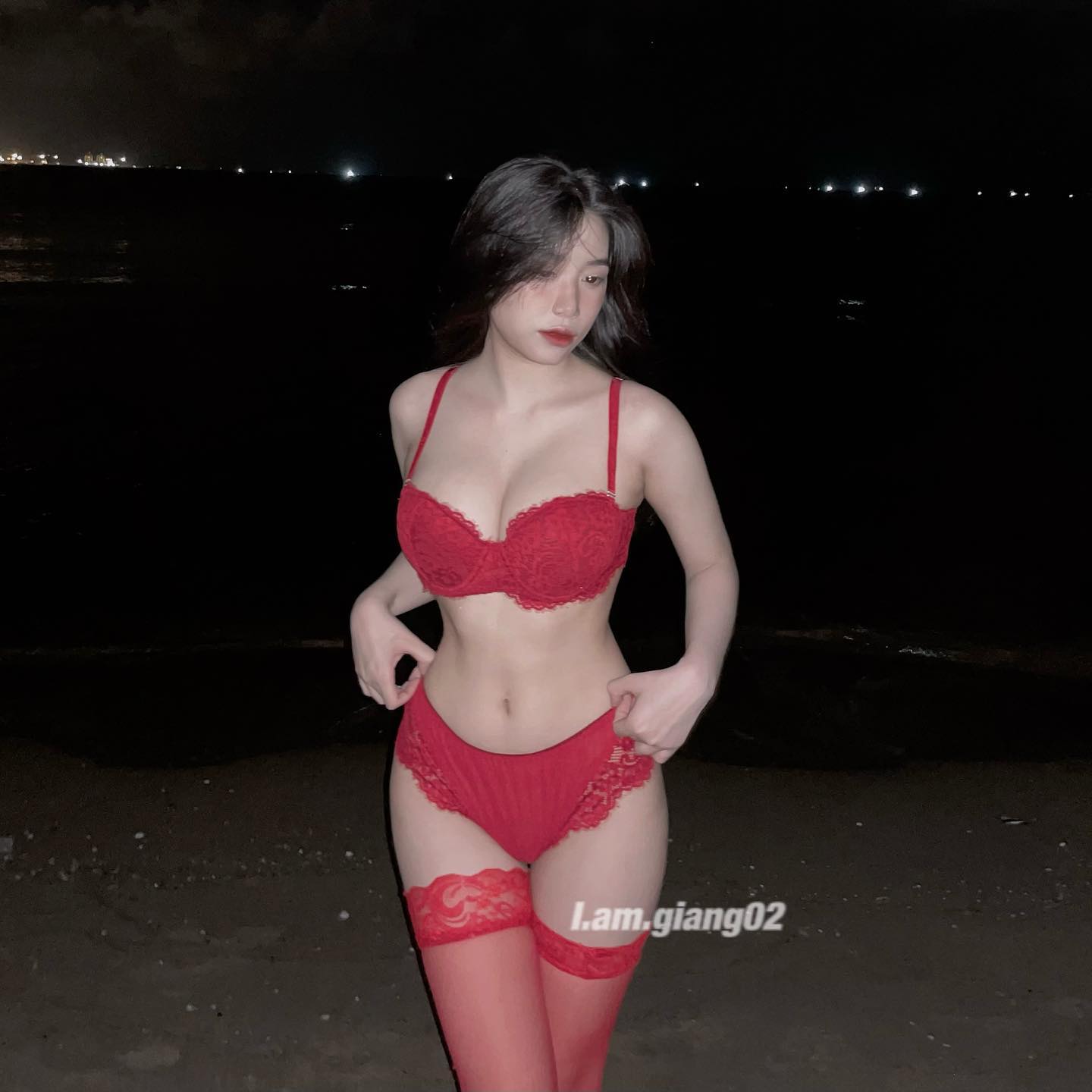 anh-tra-giang-lo-clip-18-mac-bikini-sexy-khoe-body-nong-bong-mat