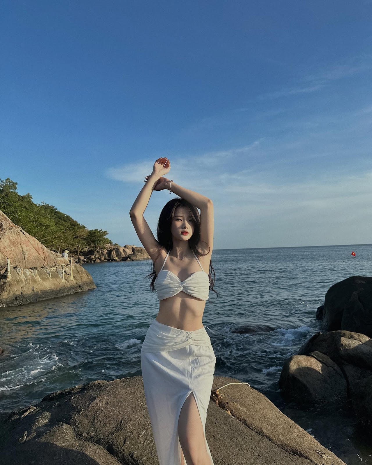 anh-dieu-linh-mac-bikini-khoe-body-cuc-pham