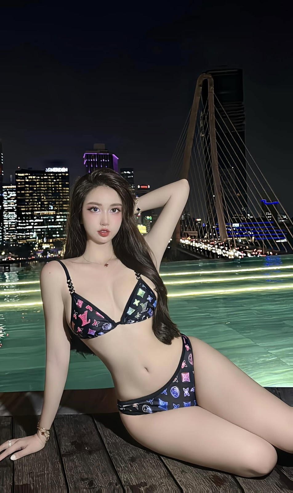 anh-ho-ngoc-y-nhi-mac-bikini-sexy-khoe-voc-dang-nong-bong