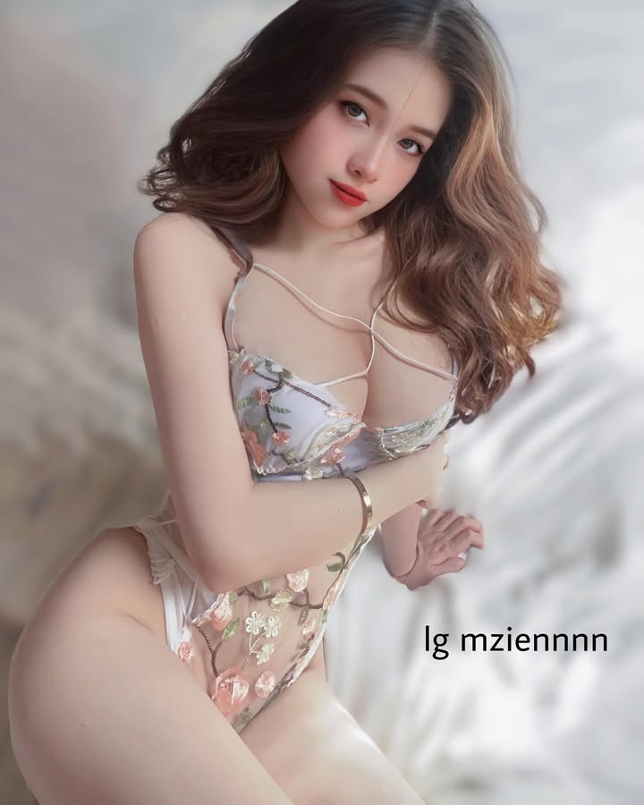 anh-my-duyen-mac-bikini-chup-anh-khieu-goi-tren-giuong