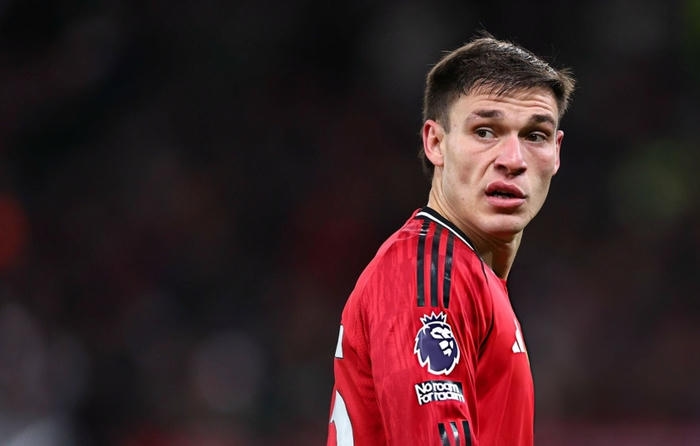 Ederson-Mo-Man-Cuoc-Cai-To-Tuyen-Giua-Cua-Mu mu-van-tim-kiem-tien-ve-moi